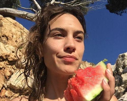 娱乐圈吃瓜图片素材高清,高清吃瓜图揭秘明星幕后故事